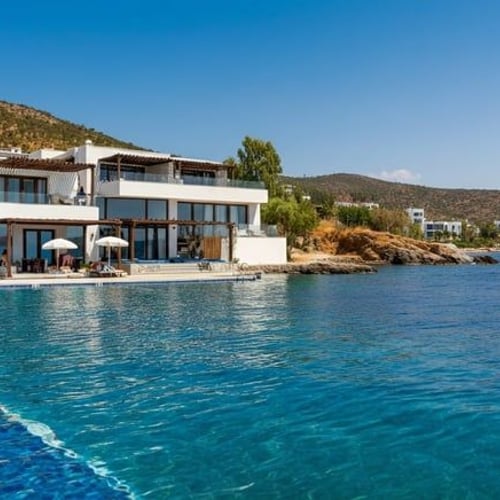 Как найти идеальный дом с частным пляжем для вашей семьи