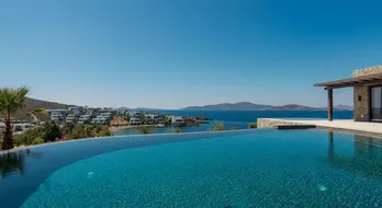 Панорамный вид на Эгейское море: Наслаждайтесь роскошью в Ле Меридиен Бодрум